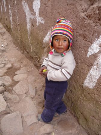 Enfant ile de Taquile.JPG